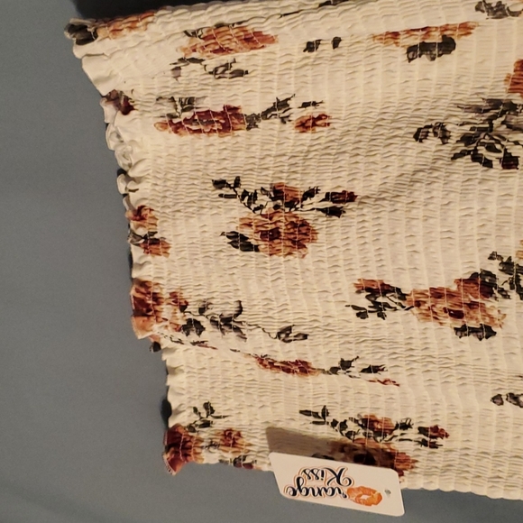 Flowered top - Picture 3 of 9